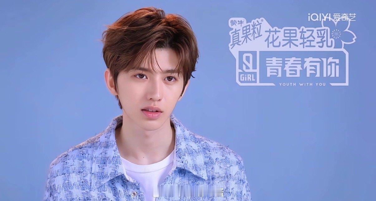 蔡徐坤 …这个男人 真是每次路人刷到他的帅照和视频都要停留好一会再走的[爱你][