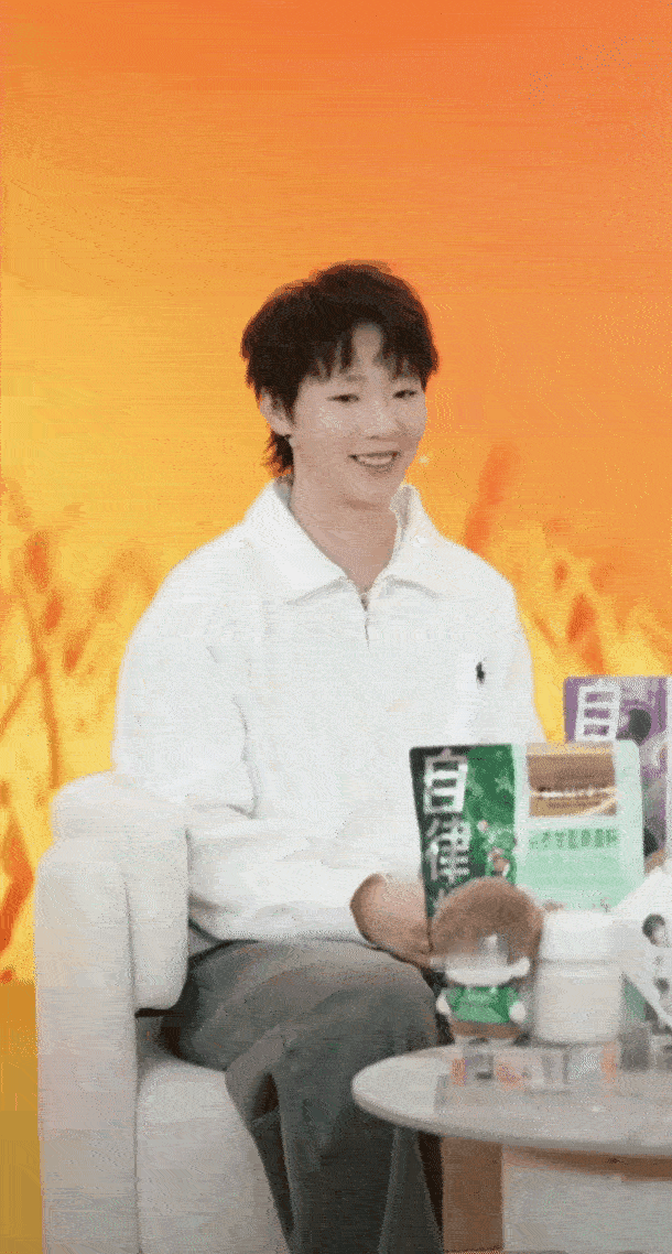 1月14日新鲜的曼昱参加九阳的直播活动啦！
今天曼昱参加九阳直播活动时，一头刚打