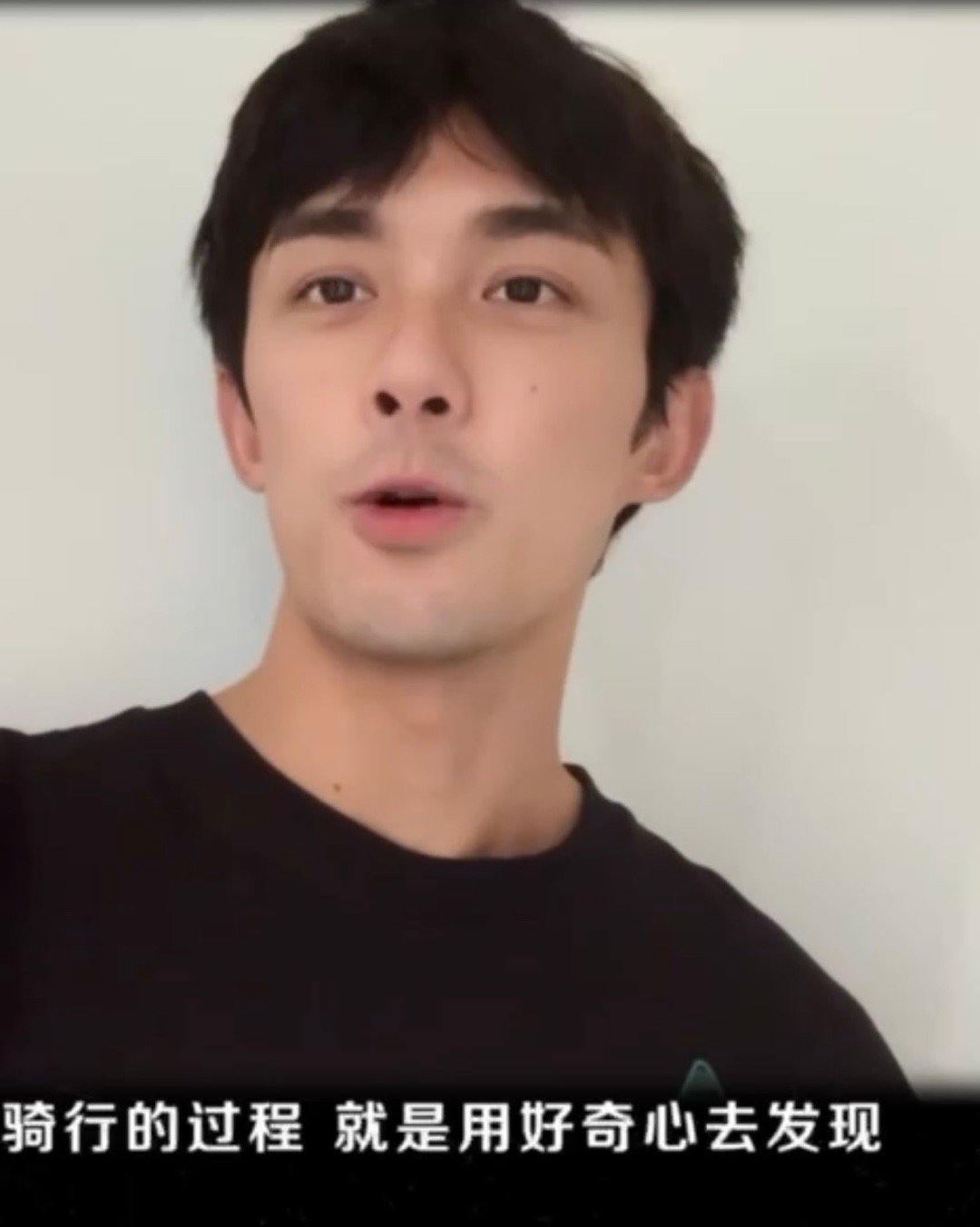 #吴磊好骑心##吴磊满足了我的好骑心#吴磊分享了喜欢骑行的原因“骑行的过程就是用