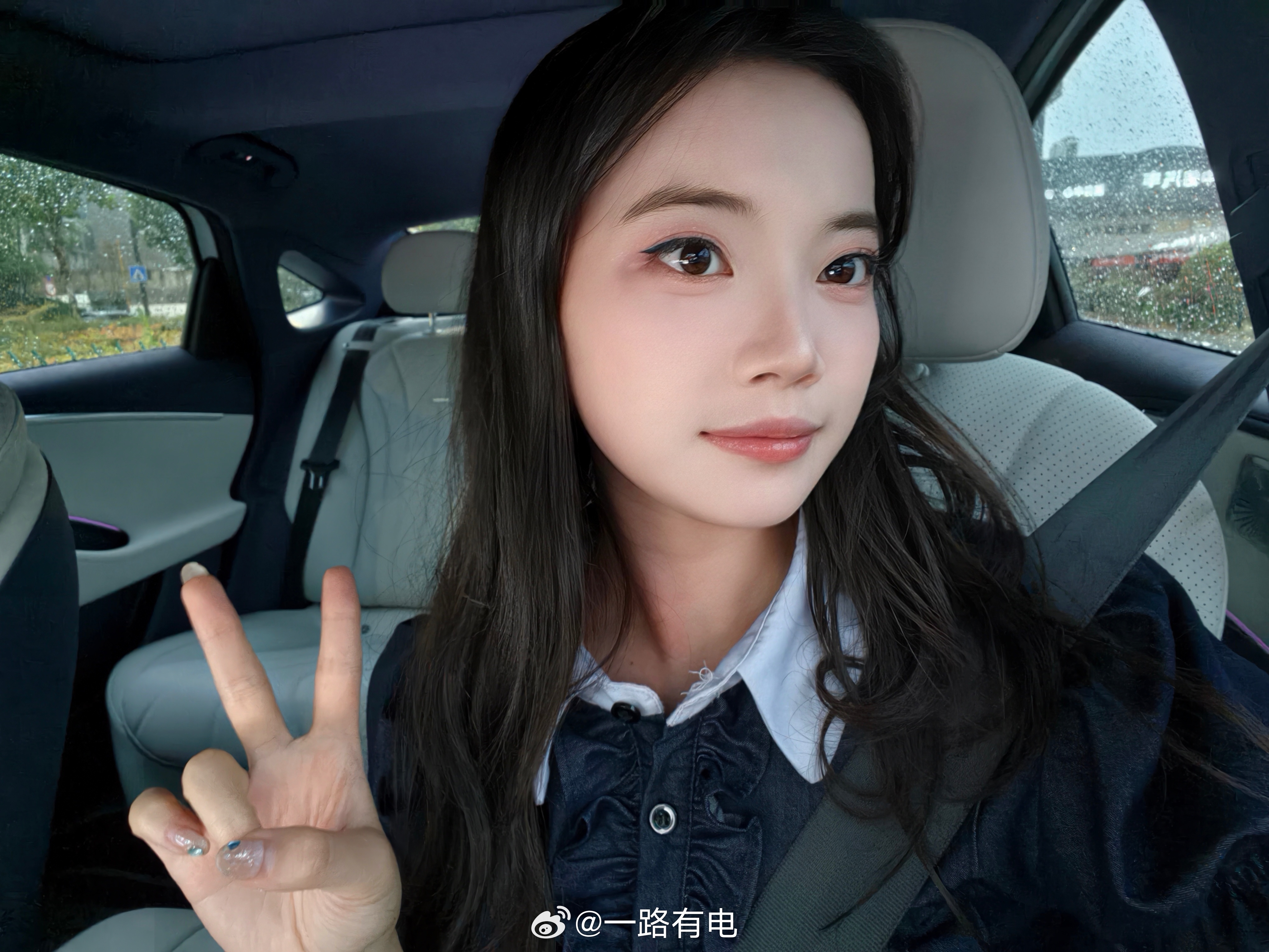 坐上风云A9的副驾啦，内饰质感很不错，座椅坐着很舒服 风云a9