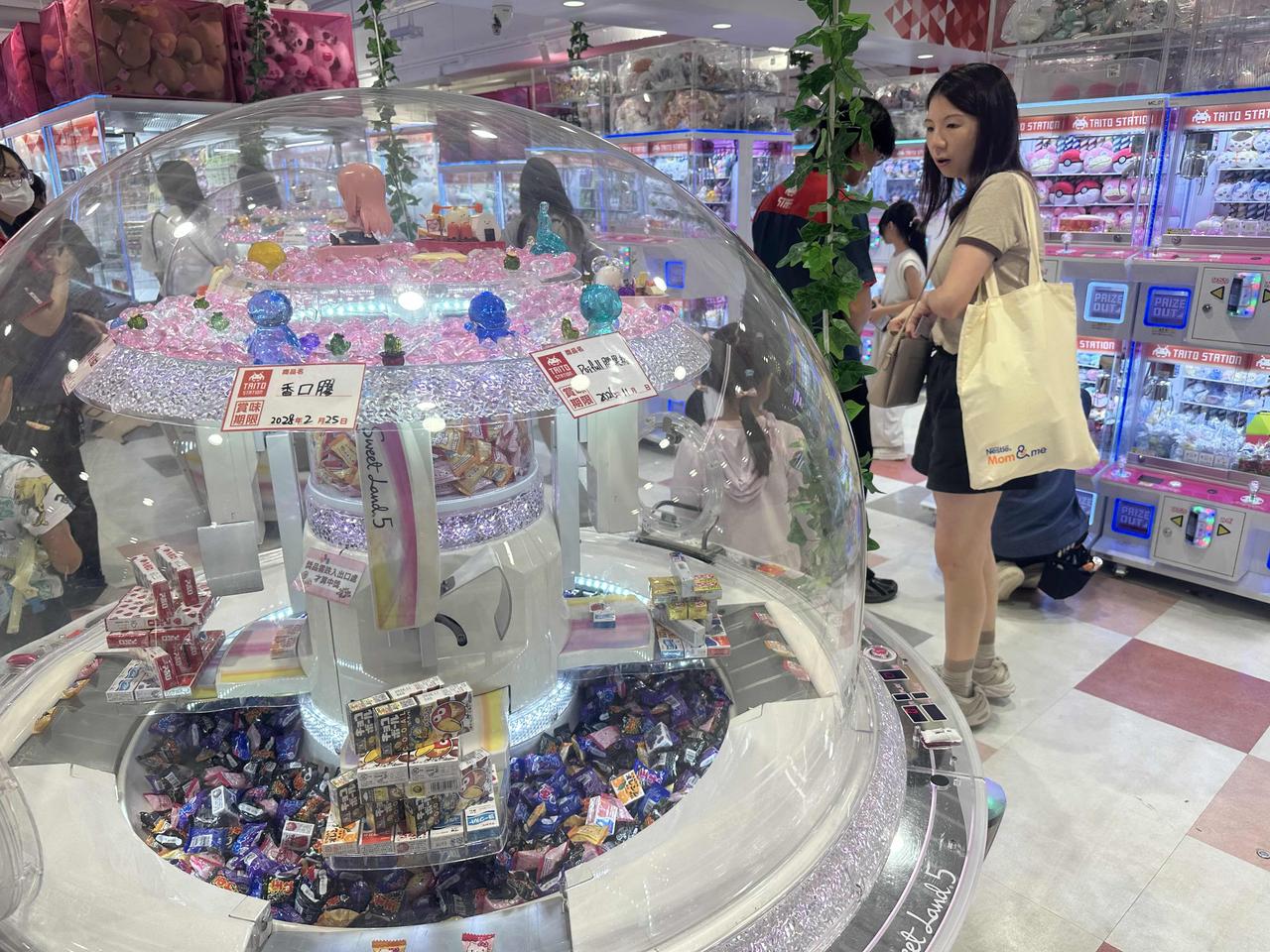 情绪可以买卖
“情绪”可以花钱购买，这是时代的产物。
传统上，人们都是花钱给孩子