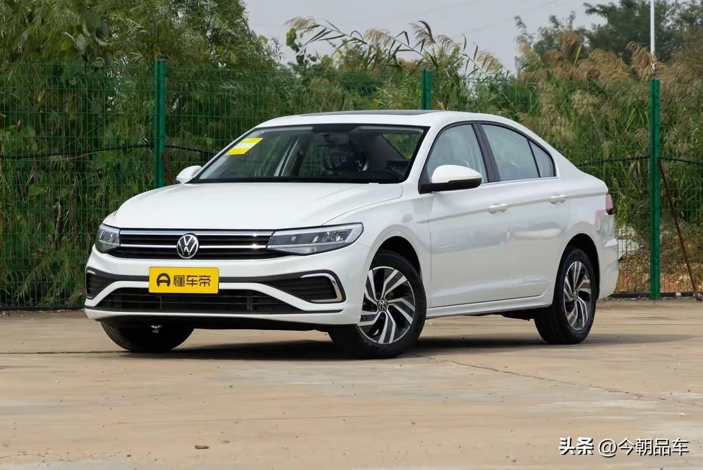今天的一汽大众宝来，颇有点曾经大众捷达的影子。越来越低端化，混到跟同级别国产车争