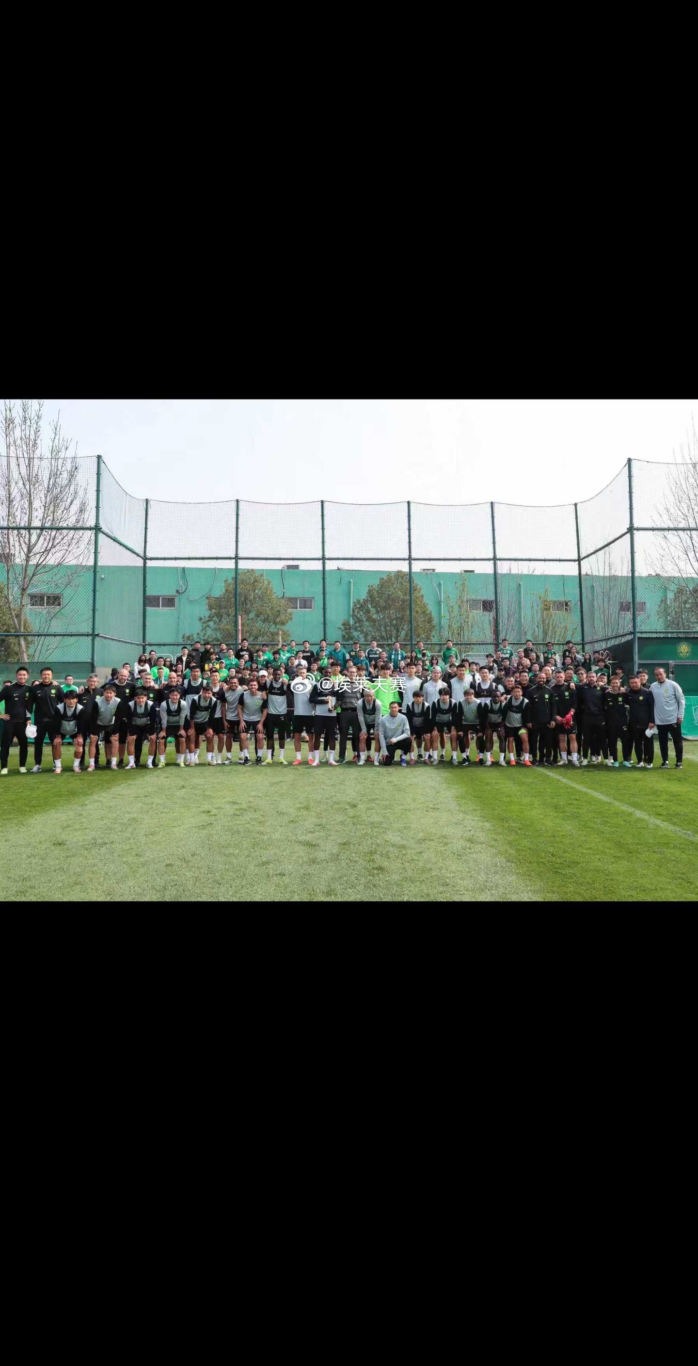 北京国安北京国安 国安守门员教练汉斯：“今天的公开训练课很棒，和粉丝们的互动超开