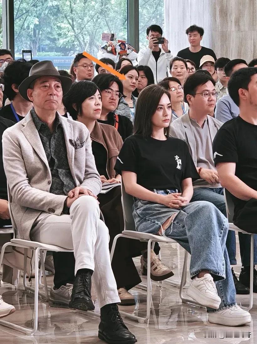 美回巅峰期！阿娇露脸新剧《完美告别》开机仪式，减肥后颜值直线飙升，43岁看着像2