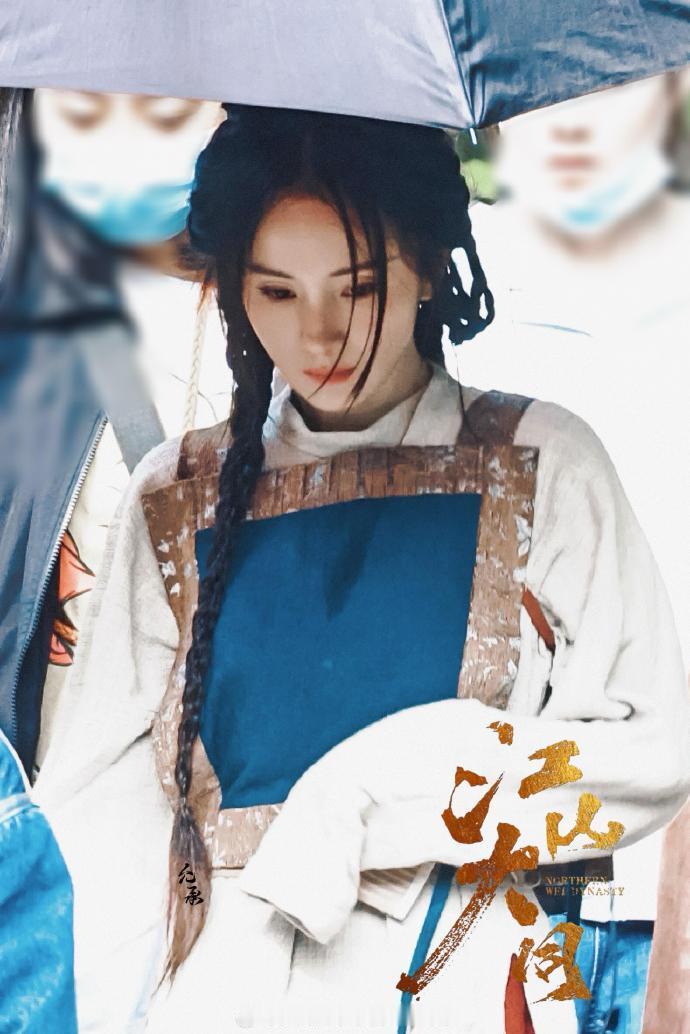 杨幂冯湮儿破碎感 杨幂《江山大同》冯湮儿路透，隔着屏幕都能感受到的破碎感……拍摄