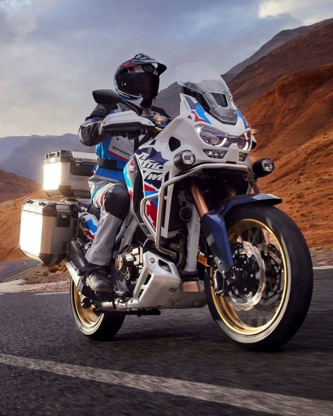 🔥"兄弟们！这可不是普通摩托车！🏍️💥
本田非洲双缸直接封神！骑上它——