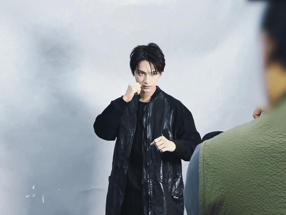 文俊辉入围百花奖最佳男配奖  文俊辉好牛！！爱豆演员双线并行，凭借《捕风追影》中