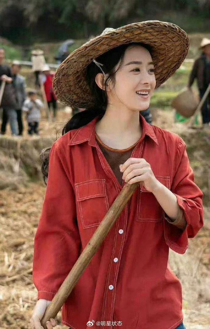 一看赵丽颖就是真正种过地的人 