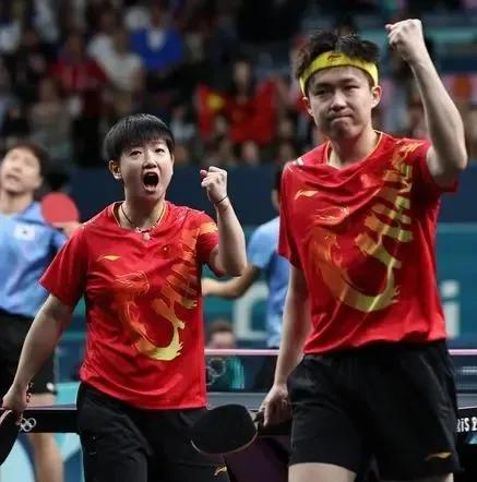 孙颖莎是混双夺冠的头号功臣！
巴黎奥运会乒乓球混合双打决赛上演了一场精彩对决，王