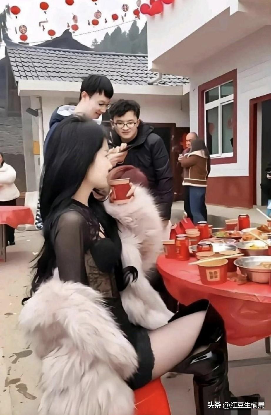 这样的女孩子未婚的男同胞愿意出多少彩礼娶回家呢。
要身材有身材，要颜值有颜值，又