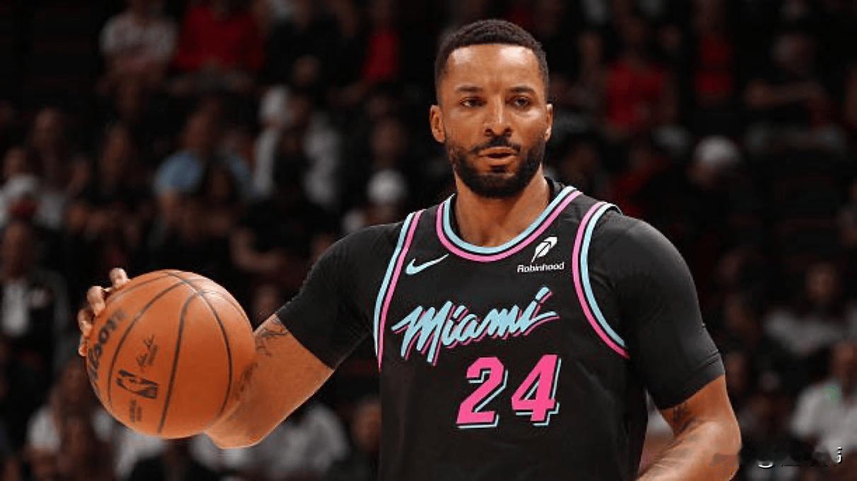 业余！鲍威尔谈公牛队球馆漏水，比赛延期：

“这太离谱了。”

“我在NBA打了