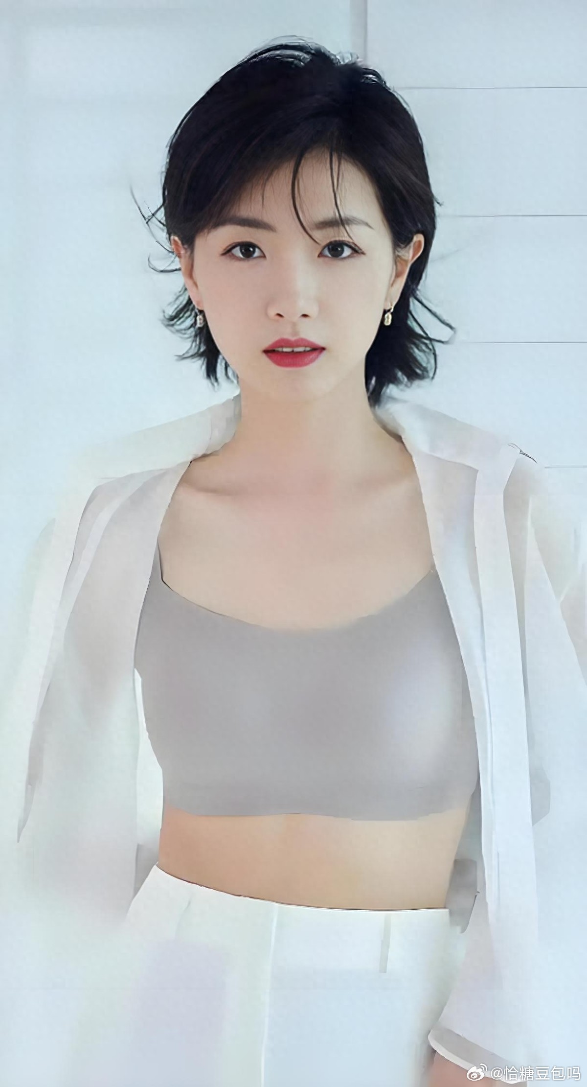 万茜真的很让人佩服，之前说自己是不婚族，后来遇到徐洪涛，40 岁高龄还愿意生孩子