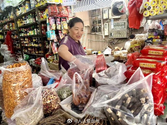 台州玉环的端午仪式感 离端午还有好几天，玉环街头已经“卷”起来了！在玉环中心菜场