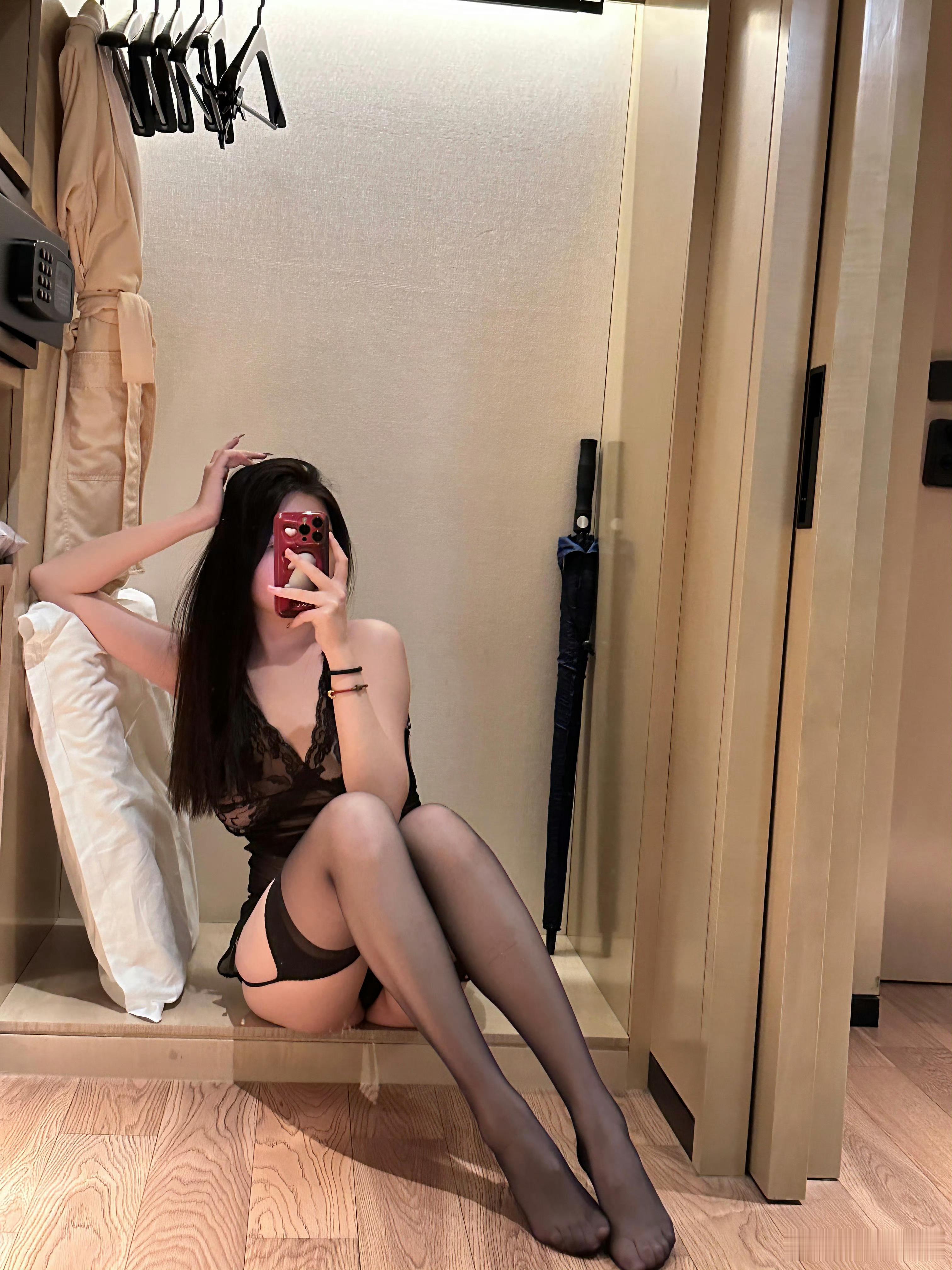 保守的家长才会反对腿模的工作。 