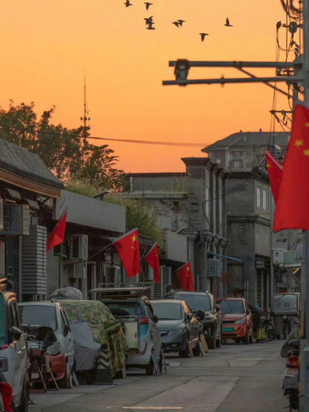目光所至皆为华夏,五星闪耀皆为信仰,祝祖国繁荣昌盛！ ​#国庆这一抹红# #一抹