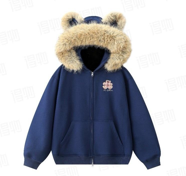 我想买小杰这件卫衣配什么裤子。恩仔的裤子都是直筒的感觉会显胖[跪了] ​​​