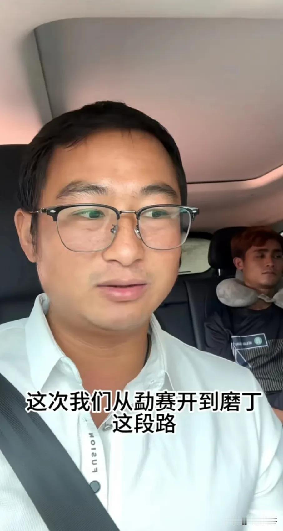 今天阿彪带着嘴哥和老挝侄子来到中国，能想象到他们当时激动的心情。特别是嘴哥，腿都