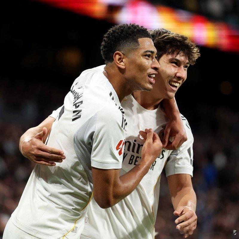 【马卡】阿隆索将在对阵马德里竞技的比赛中沿用此前的首发阵容。库尔图瓦巴尔韦德、阿