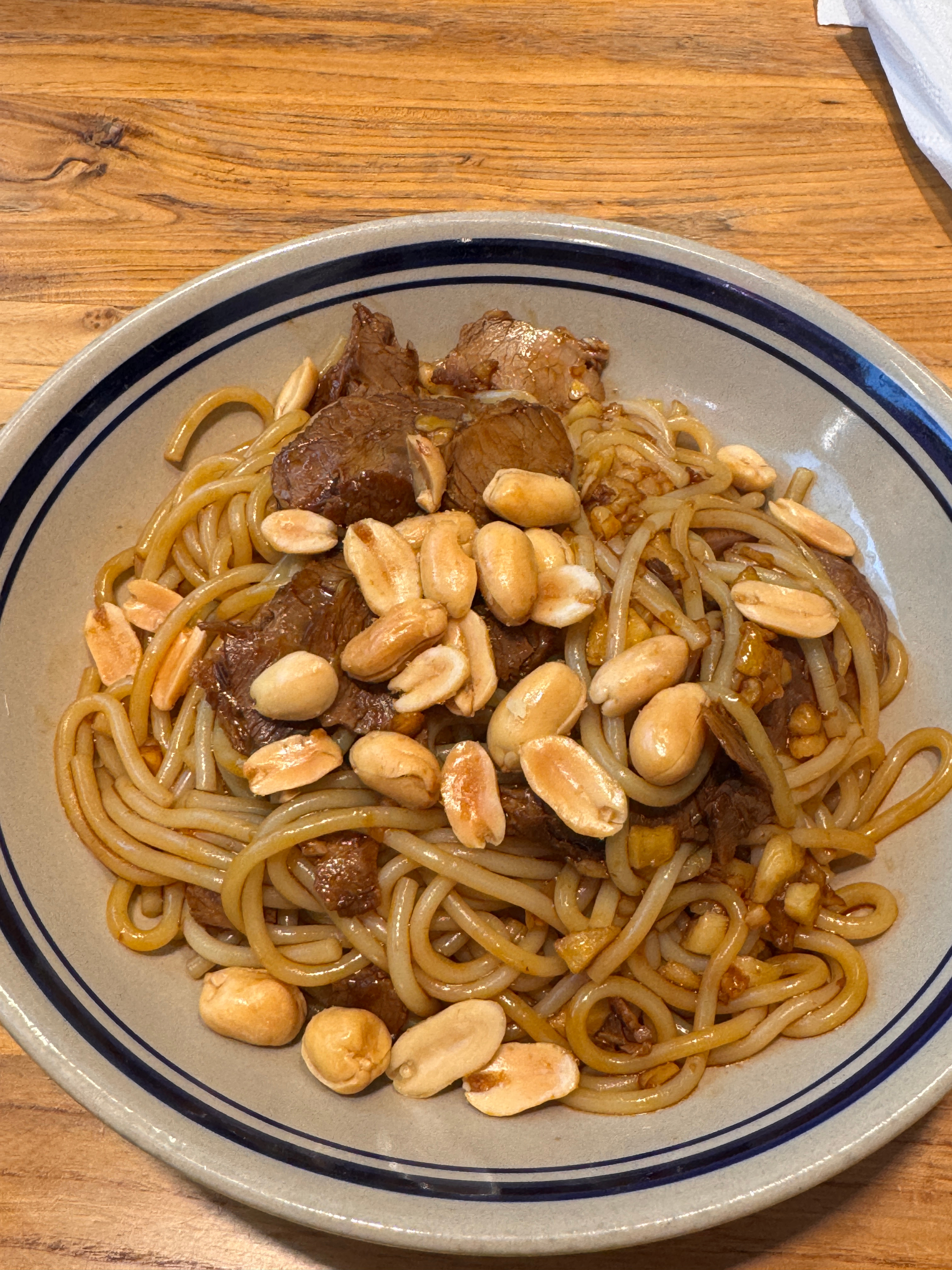 感到温暖的一瞬间：老板娘认出我最近经常来他们家吃面，因为价格实惠又好吃，所以店里