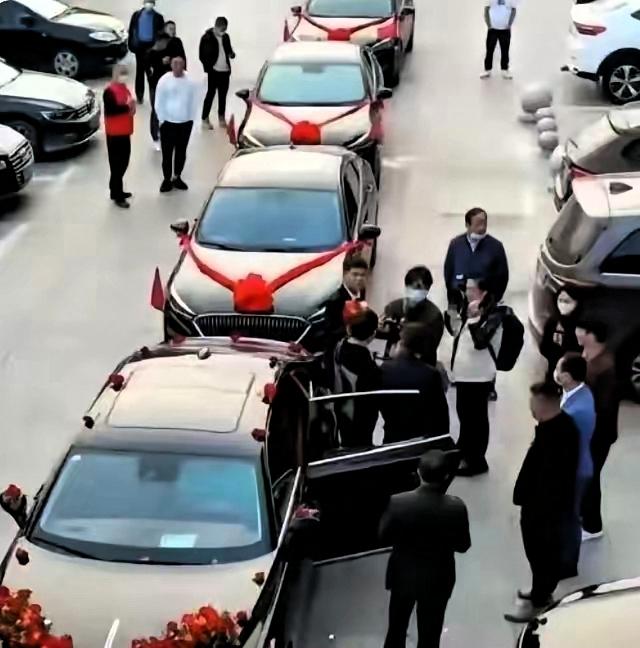 "太过分了!"北京一新郎花了26600元，租了8辆婚车，迎完亲后，准备回酒店办结