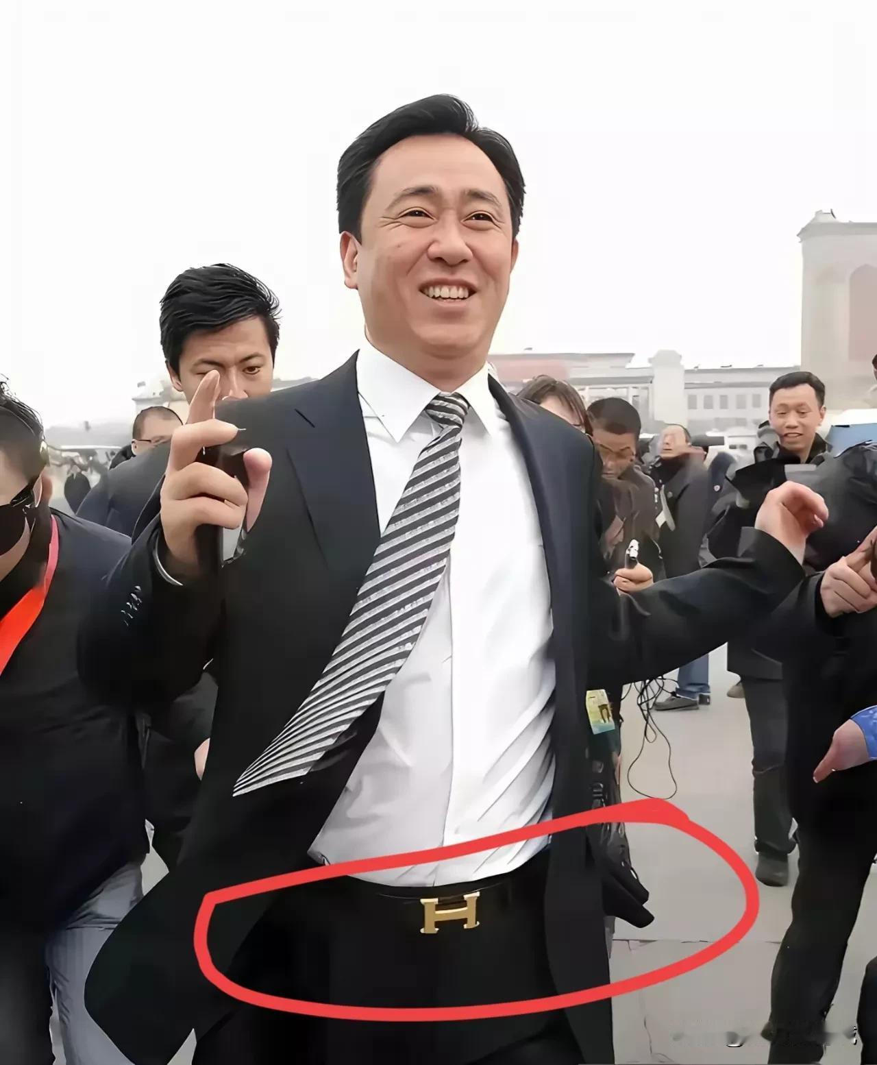 皮带断了：许家印
布鞋破了：宗庆后
袈裟肥了：释永信
………………
还有哪些离谱