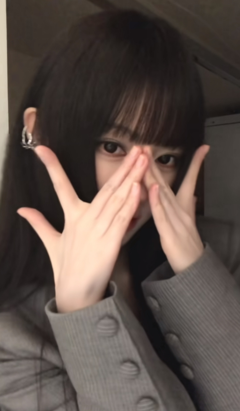 好大一个耳环！ 