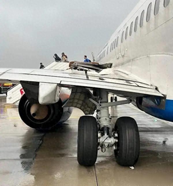 飞机停在跑道上，起落架突然自己“跳”进机翼里，航司却决定不修了

2026年2月