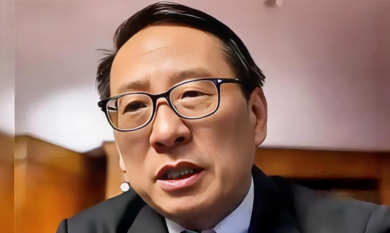 这一分钟，印度学者输得太彻底了。
2025年迪拜的一场论坛上，一位印度学者当着多