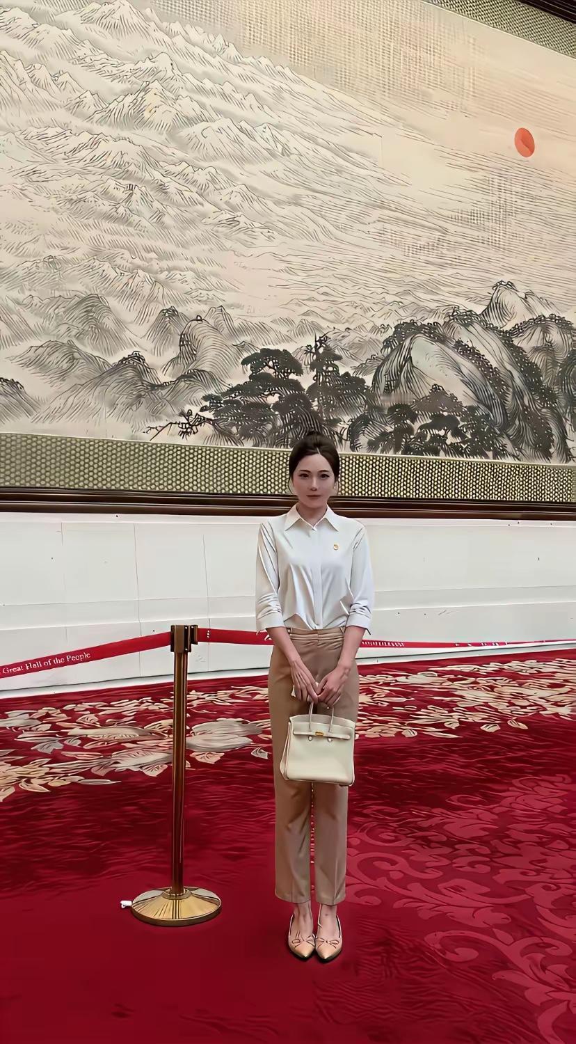 这位女士在体制内，属于什么级别干部