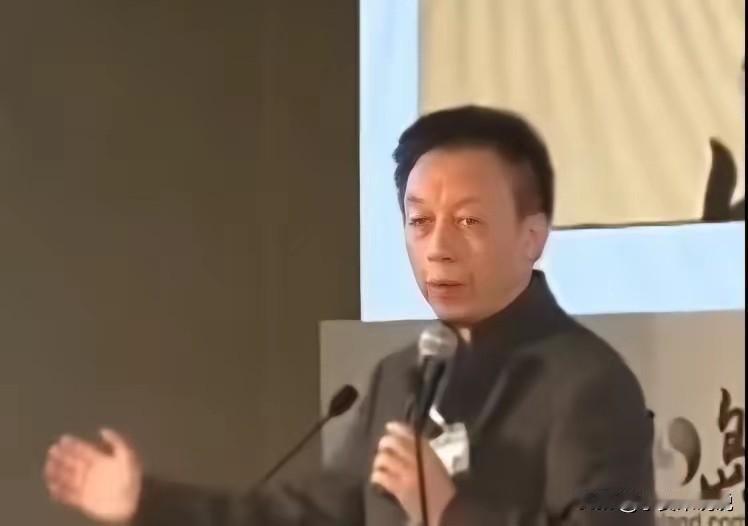 易中天教授说过：我无党无派无信仰。
既然没信仰，那就什么也不信，可为什么一个劲的