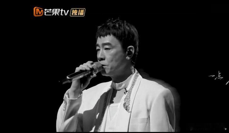 开始懂了陈小春为什么总唱第一句 看到一条网友锐评：是嗓音比脸更重要的艺人哈哈哈哈