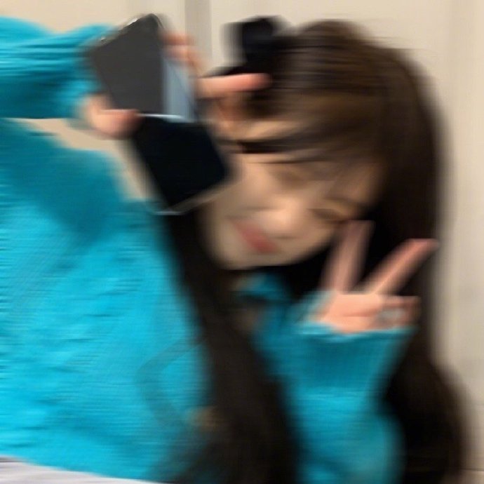 没有人可以和生活讨价还价，所以只要活着就一定要努力。  