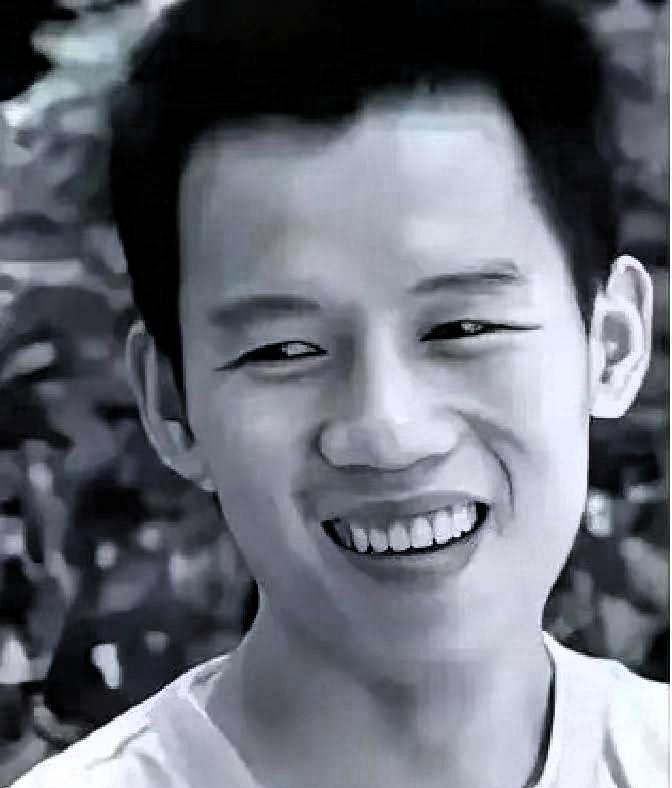 2003年的珠海，一名23岁保安冒死救下正被3名歹徒侵犯的女教师，谁知两年后，他