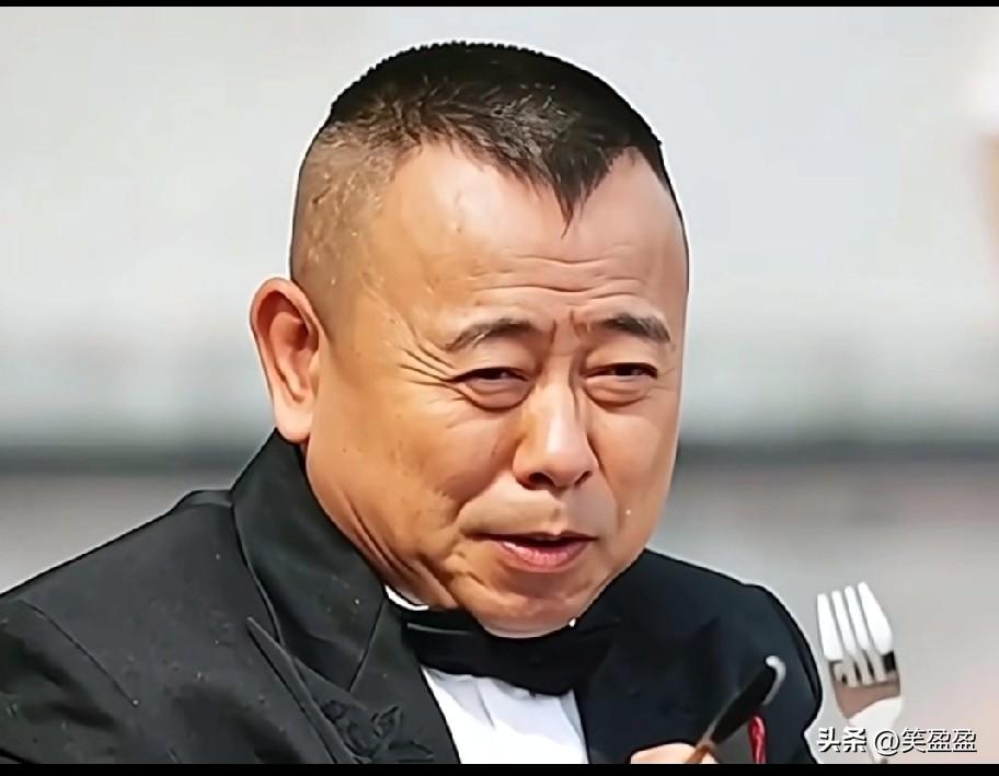 闫学晶哭穷风波刚过，68岁潘长江又引发热议！曾是春晚国民笑星，正师级待遇、家底丰