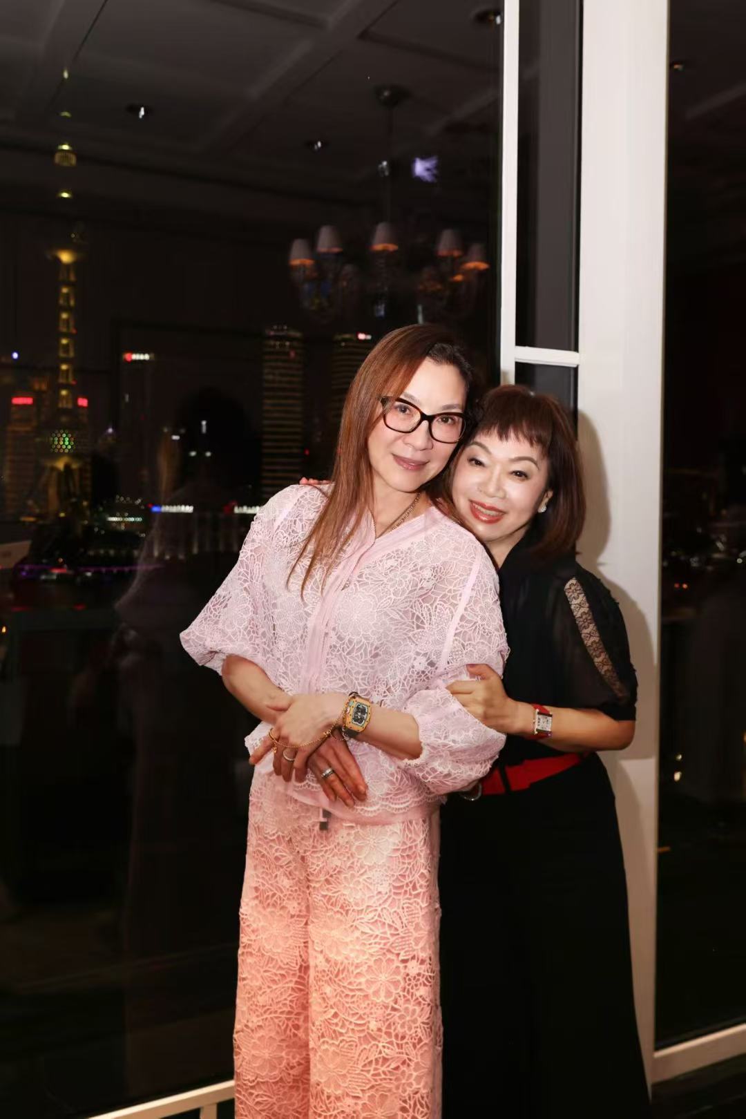 小A时尚观夏姿陈创意总监陈彩霞 Shiatzy Chen女士与国际影后杨紫琼 M