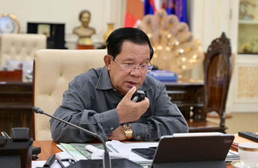 泰柬边境刚开火3天，柬埔寨这边就出了个大新闻，洪森突然在社交平台喊话全国让大家赶