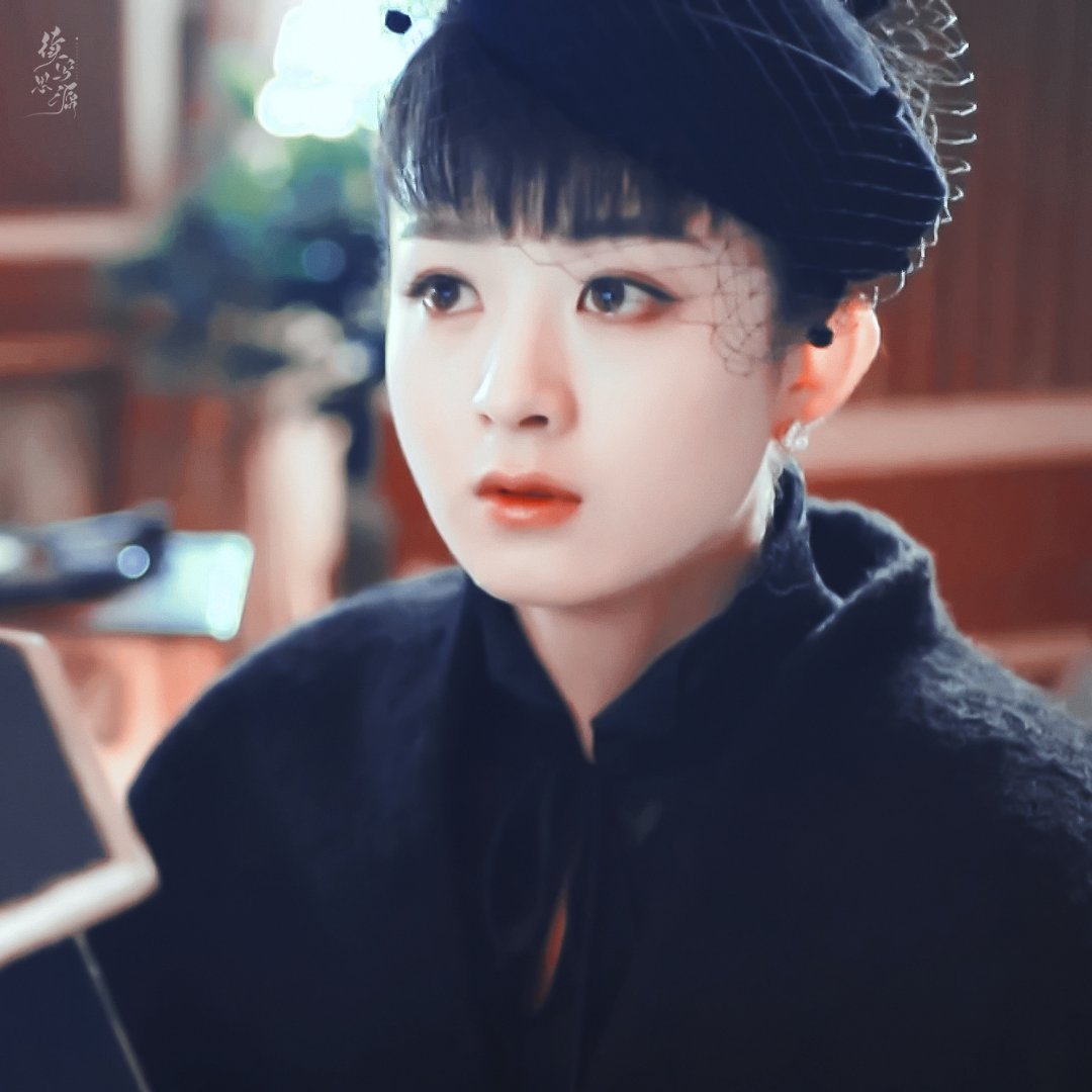 “我本名为尹寒 因为是新月饭店的大小姐 所以他们都叫我尹新月”赵丽颖