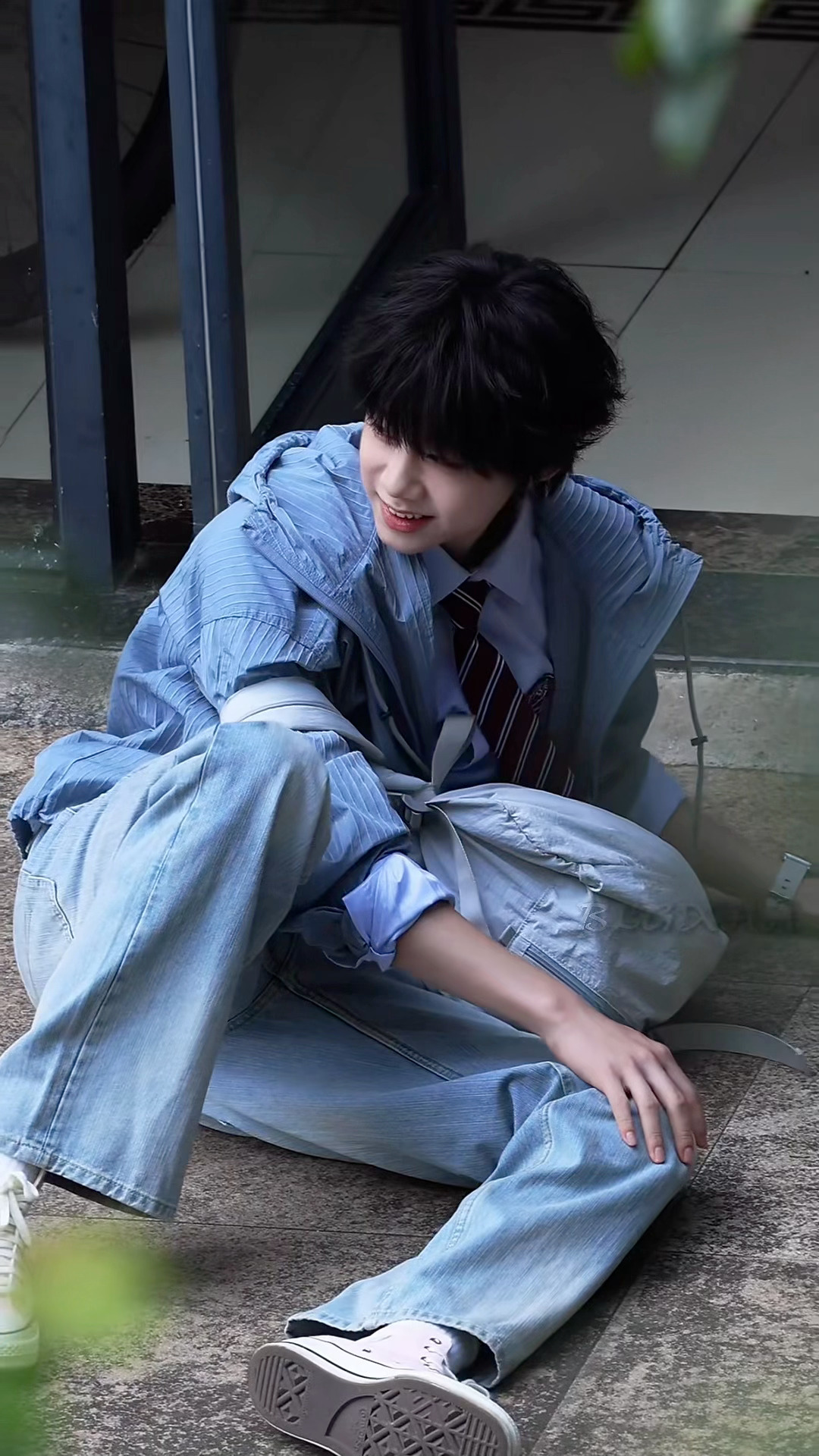 陈奕恒allblack上班被这个陈奕恒可爱的不行。。摔倒了还在萌萌的笑，啊啊啊好