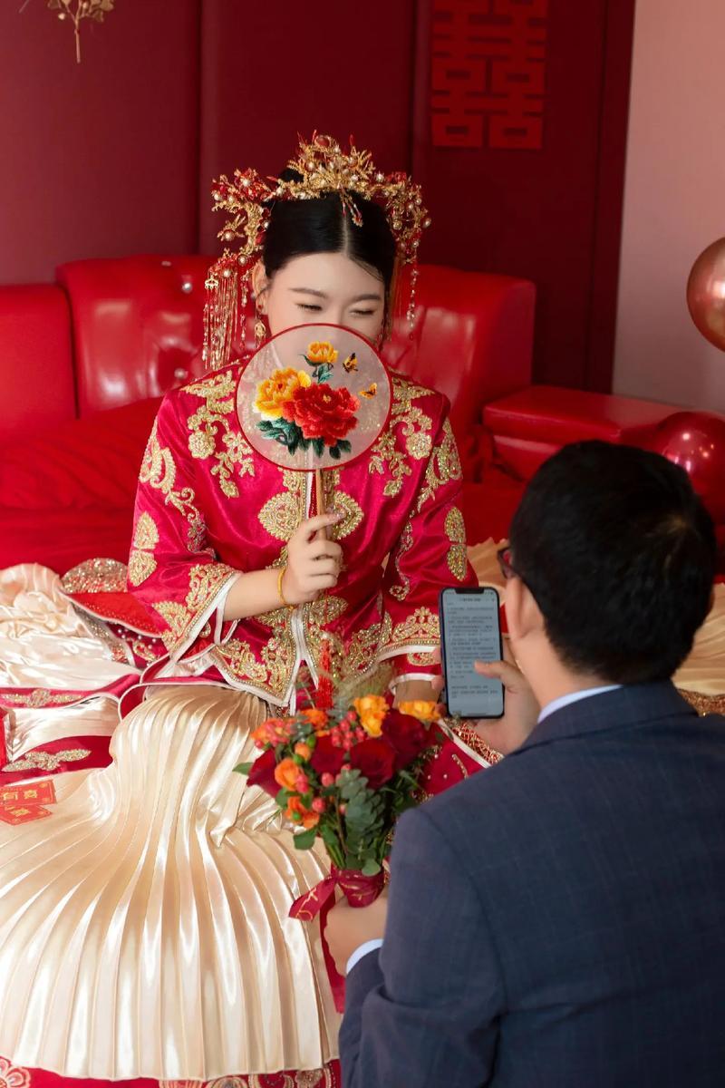 硬生生把婚礼现场变成了拜把子现场[笑哭]
2月14日，河北一婚礼现场，男婚礼司仪