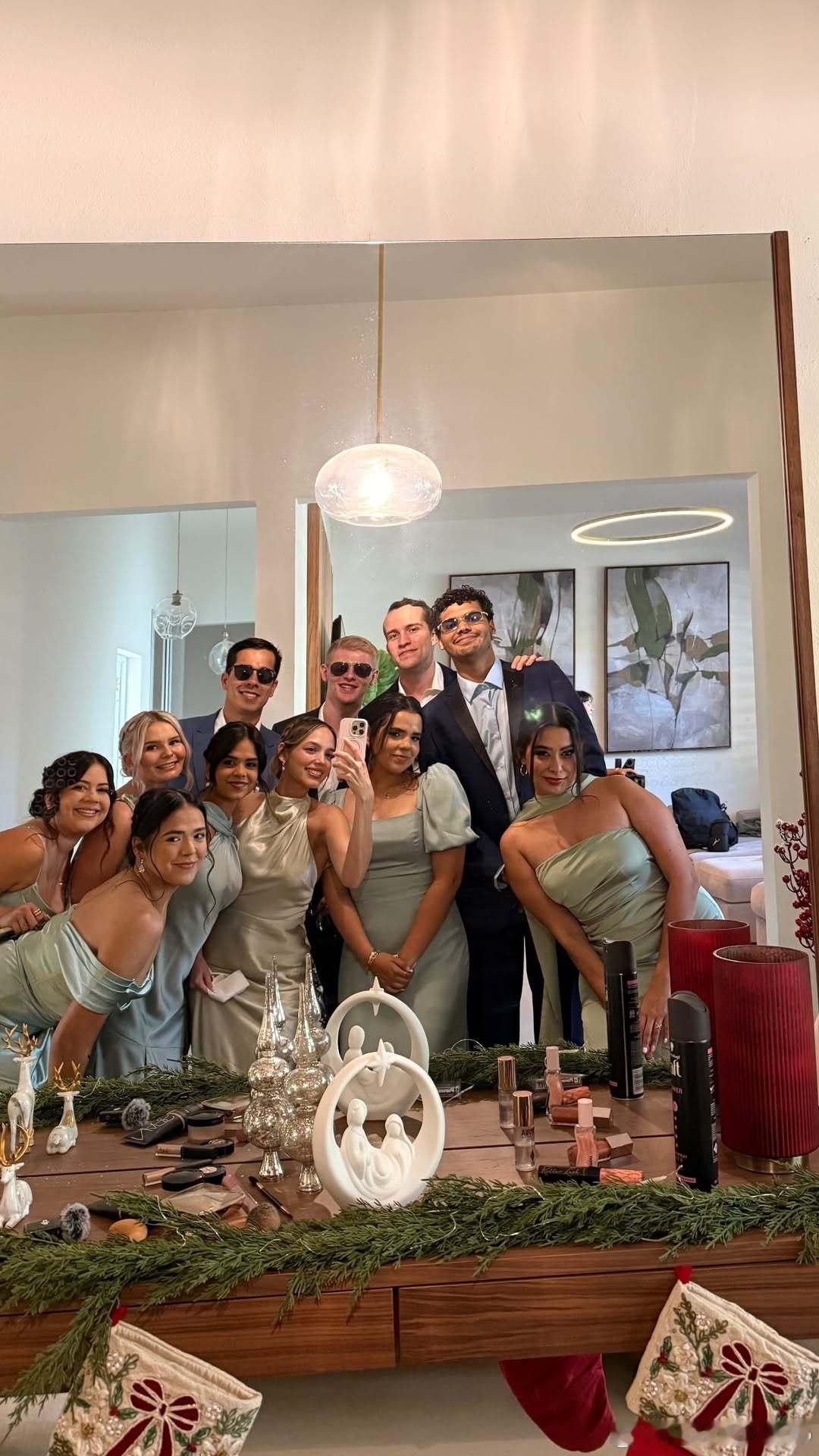 参加婚礼 大家还去海边玩了🏝️ 