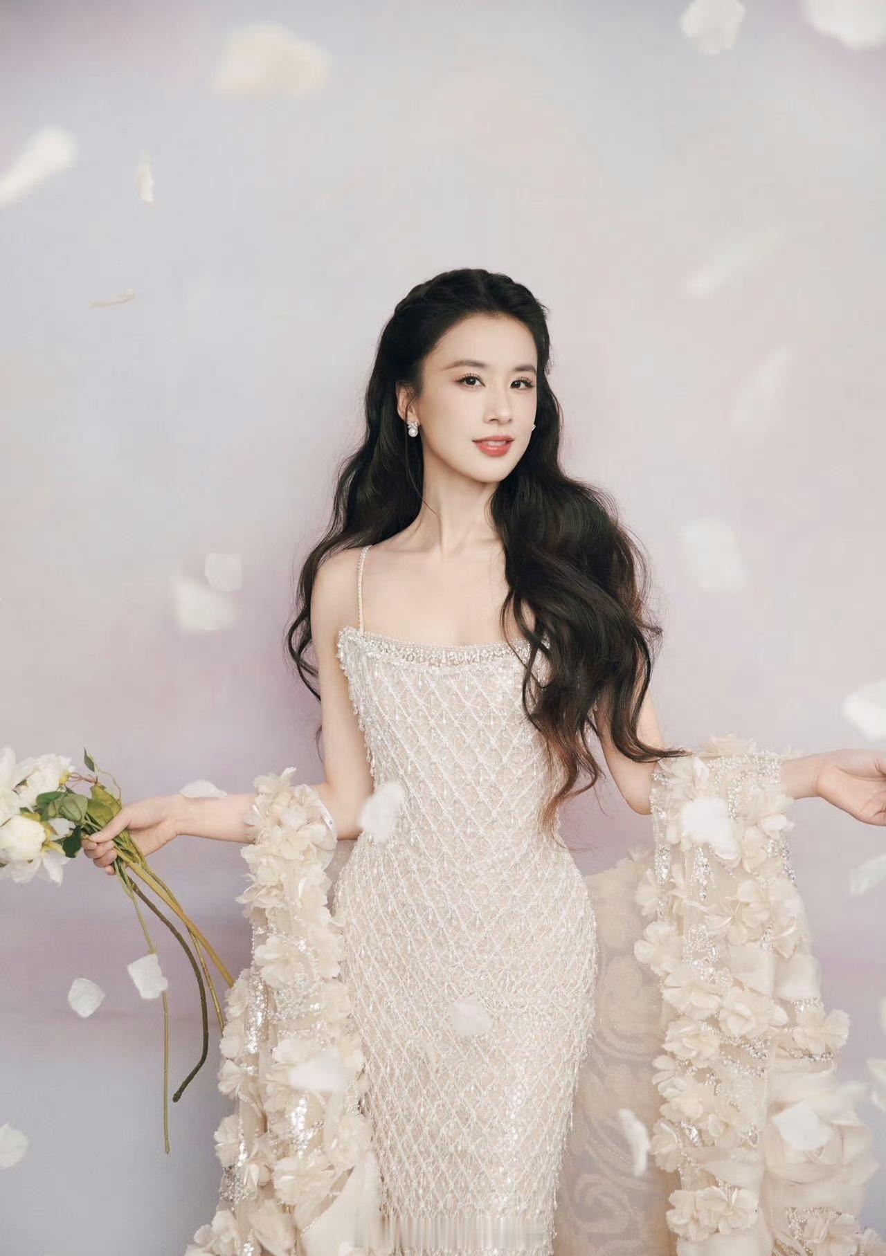 黄圣依你到底用了什么配方美出新高度啊 