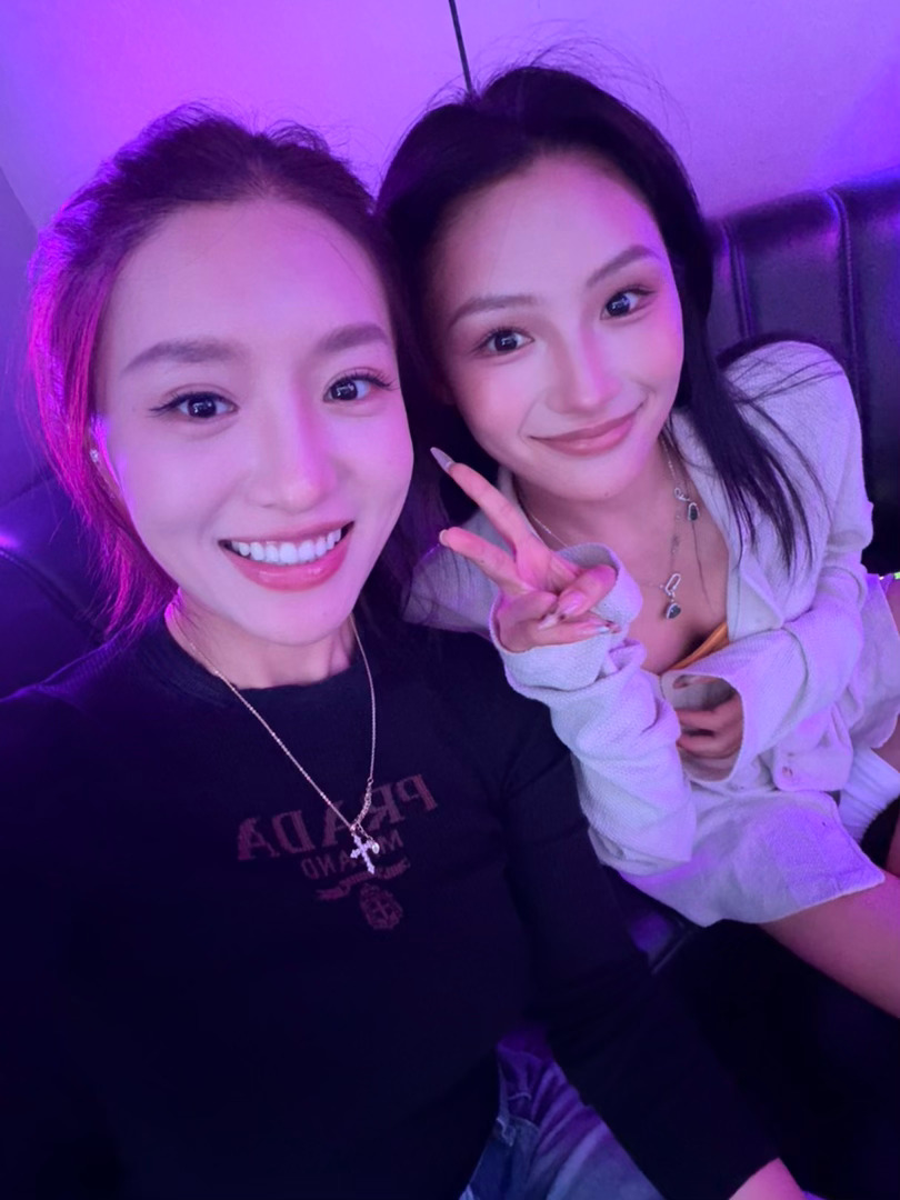 大家好，这是我的预定伴娘哈哈哈哈 ​​​
