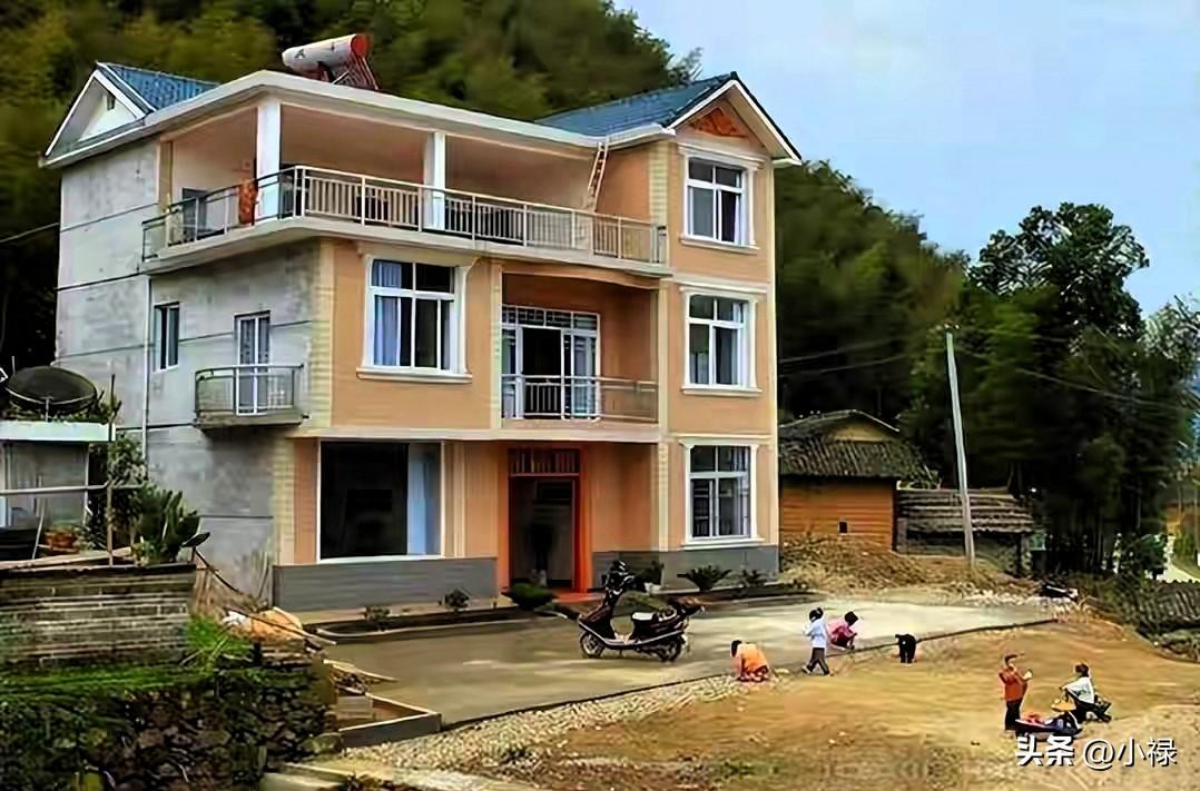 差距一目了然！近郊农村和偏远乡村，农房盘活完全是两种光景。
 
很多人还在讨论新
