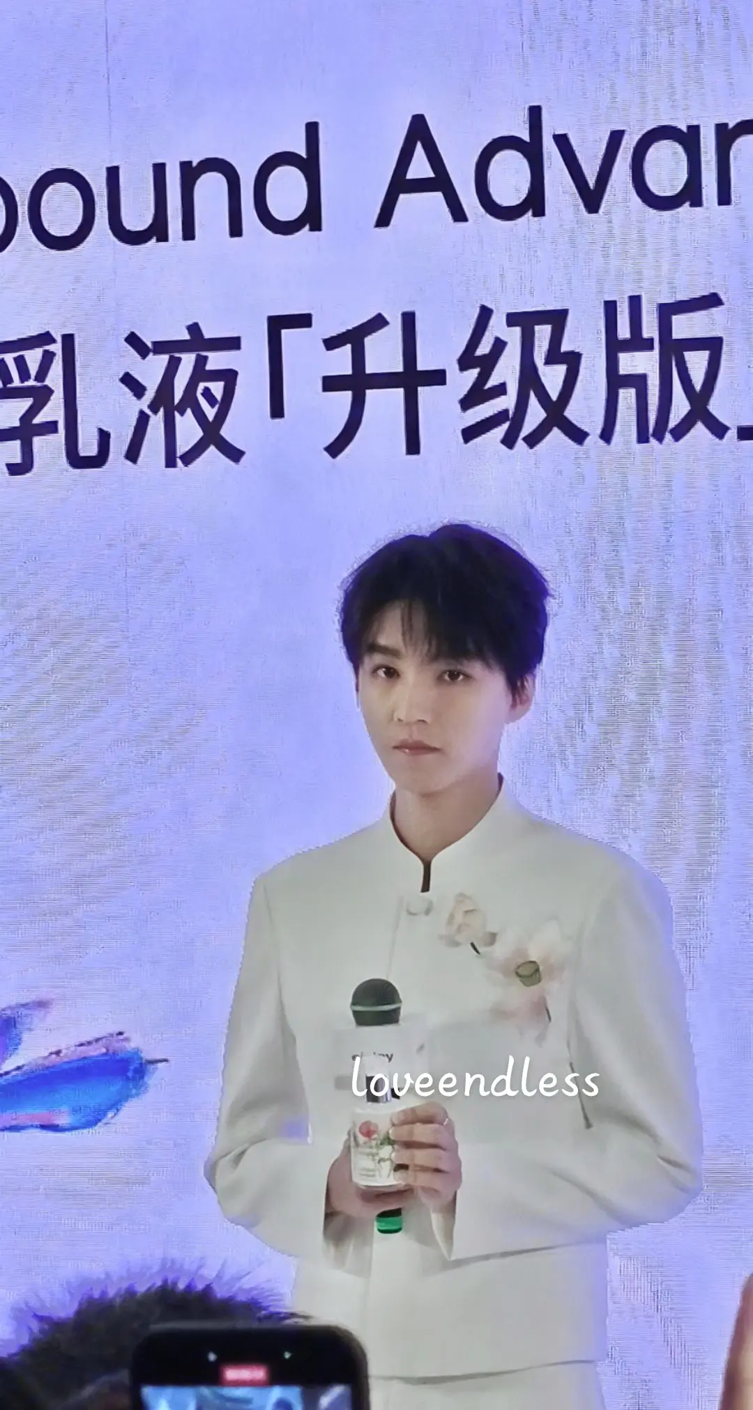 被小凯宝宝偷瞄了啊啊啊啊啊 昨天全世界都见到小凯了吧哈哈哈