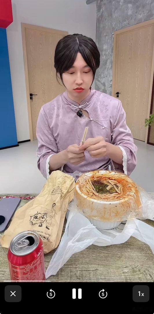 紫薯精不吃刘文祥改大理寺了小闹学长，现在刘文祥塌了开始吃米线了，老吃家来的哈哈哈