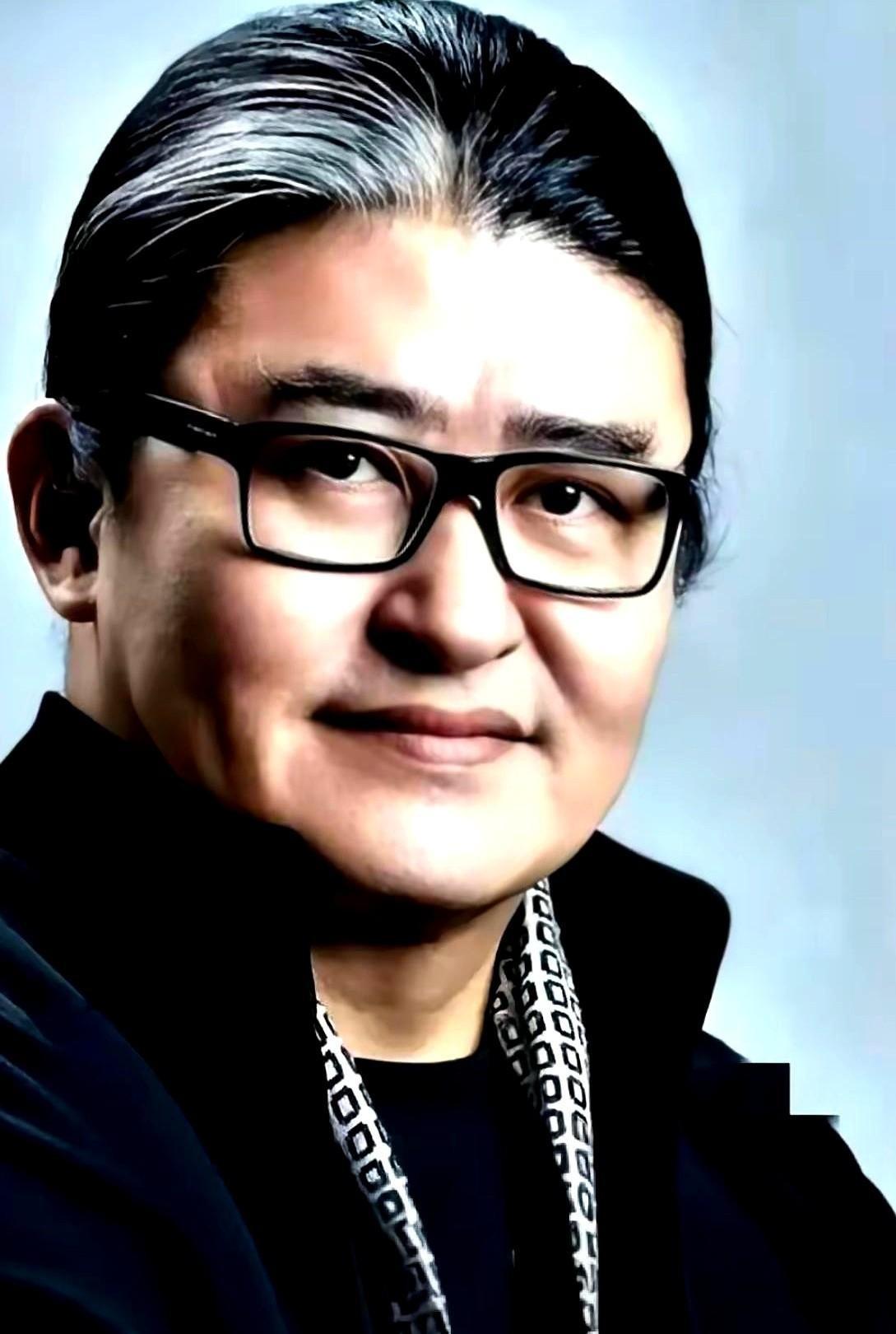 在关于音乐人刘欢流传极广的一段病中记述里，最扎眼的不是他受了多少罪，而是他招手把