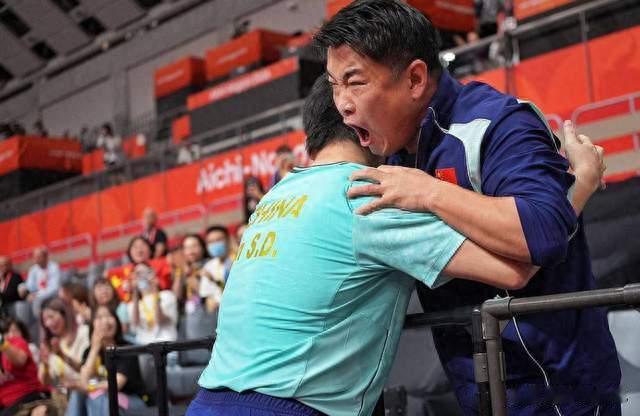 林诗栋跨栏暴走！4-2复仇日本劲敌，国乒新王强势挺进亚运四强