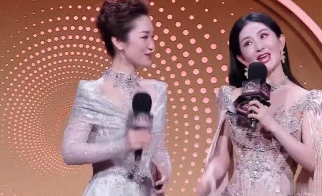 谢娜模仿邓超谢娜模仿邓超亚比囧囧囧 娜姐这模仿直接焊死在邓超的DNA里了，亚比囧