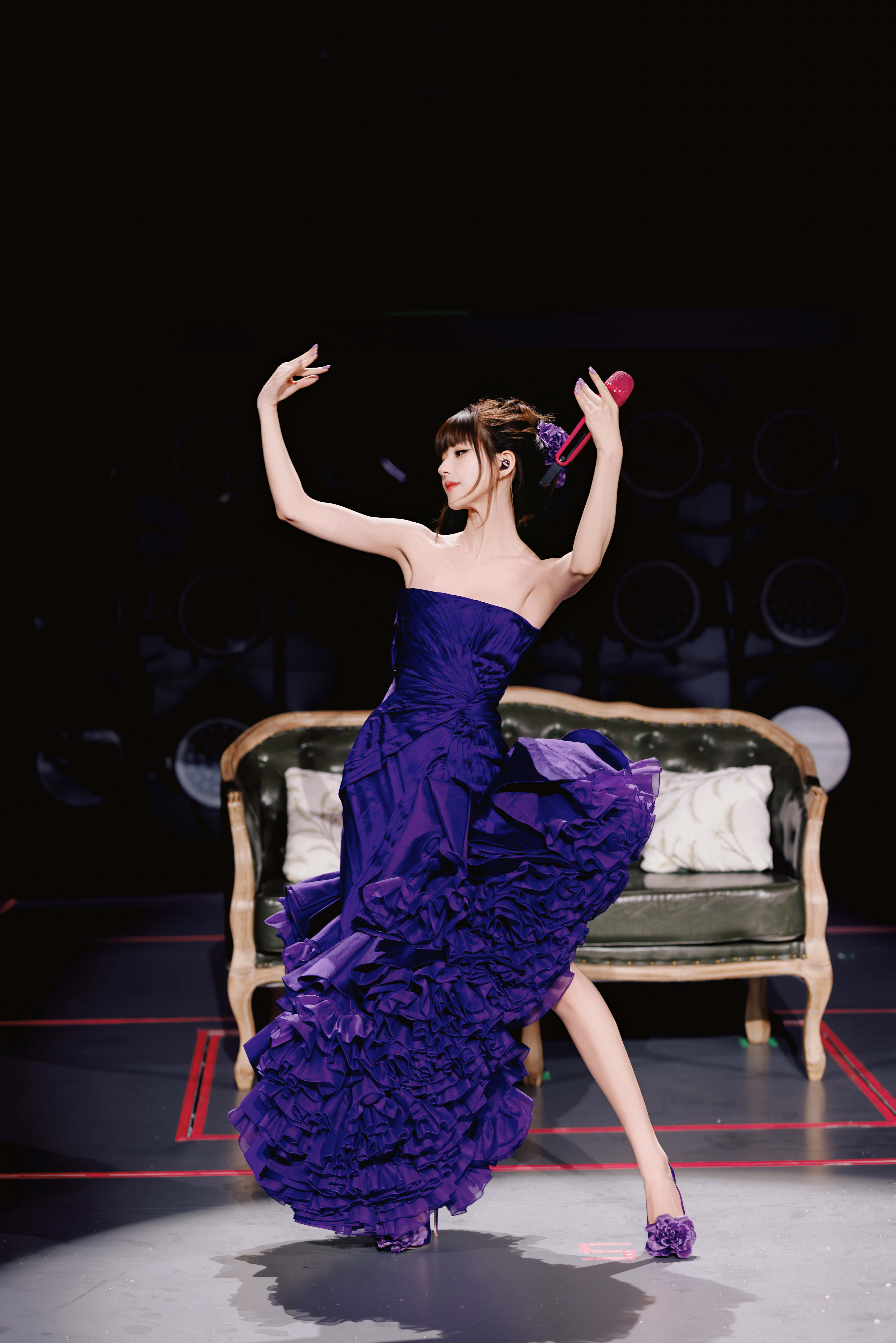 赵露思StayRomantic澳门演唱会    今日澳门演唱会舞台首套Look揭