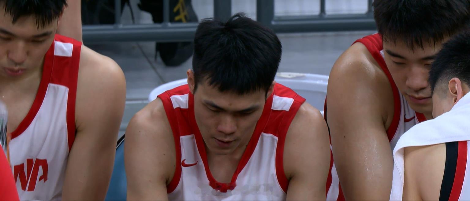 中国男篮中国男篮 就第三节结束前这两球，你就觉得不带他，就可惜啊 
